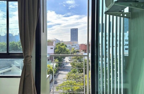 Chom Phon Apartment | Peaberry Place