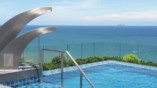 Pratumnak Hill Apartment | Peak Towers Condominium
