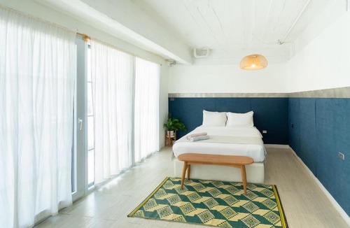 Chana Songkhram Hotel | Pet Friendly Luna & Local Oldtown Bangkok