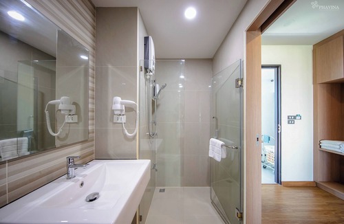 Noen Phra Hotel | Phavina Grand Boutique