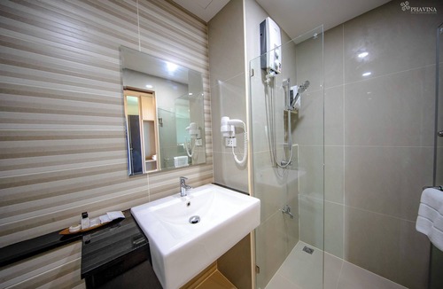 Noen Phra Hotel | Phavina Grand Boutique