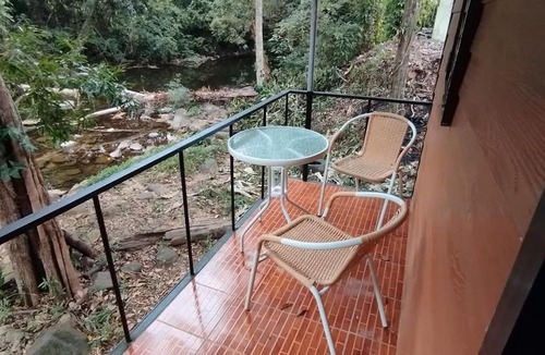 Ko Chang House | Phen's House RiverSide Restaurant