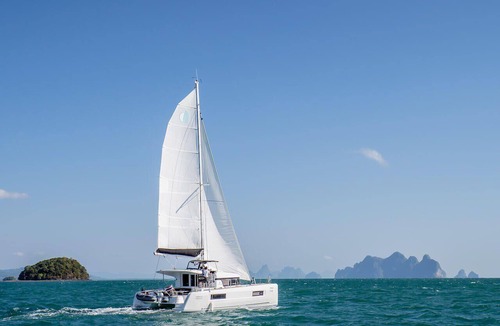 Pa Klok Boat Rental | Phuket Sun and Beach Sailing Extravaganza