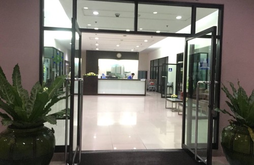 Arun Amarin Condo | PinKhao Modern High Floor, 1 BR condo near Khaosan Road, royal temple