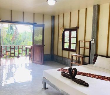 Nuea Khlong House | Pizza classic resort kohjum