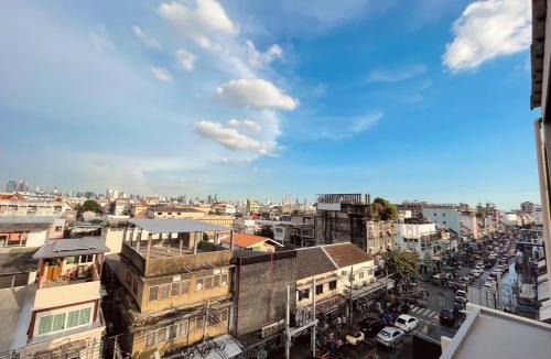 Wat Sam Phraya Hotel | Playground Hostel and cafe Khaosan Road