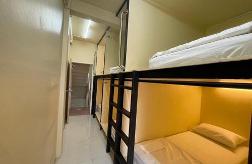 Wat Sam Phraya Hotel | Playground Hostel and cafe Khaosan Road