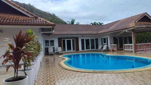 Rawai Apartment | Pool View 5 Room