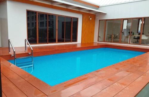 Phrom Khiri House | Pool Villa Baan Suan Phrom Khiri