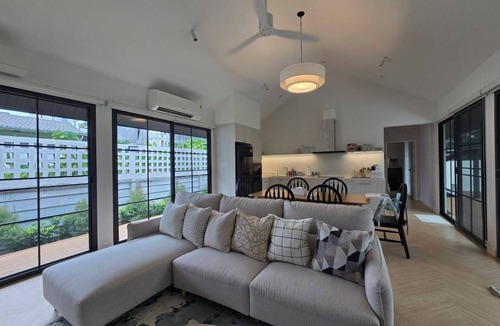 Phra Khanong Villa | Private 3-bedroom Pool Villa in Sukhumvit, 15-mins to skytrain