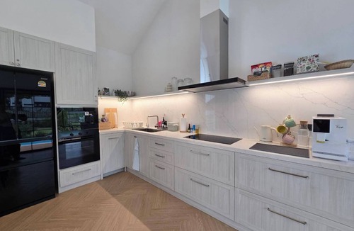 Phra Khanong Villa | Private 3-bedroom Pool Villa in Sukhumvit, 15-mins to skytrain