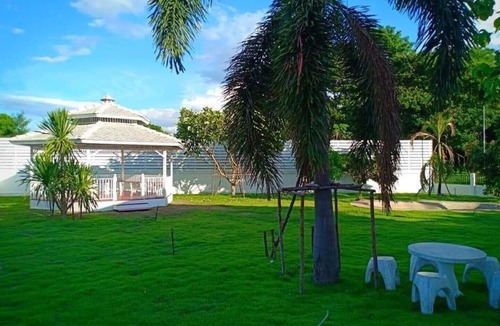 San Pa Thong House | Private and peaceful environment with fenced and fenced entrance