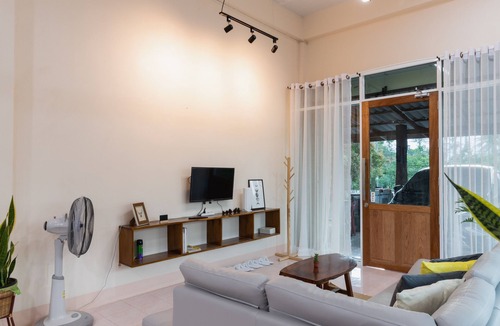Khuan Khanun House | Private cozy family house, paddy field scenery