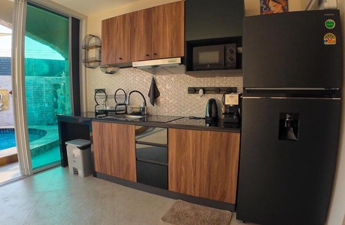 Na Kluea Villa | Private Heaven Pool Villa 4 suites Pattaya