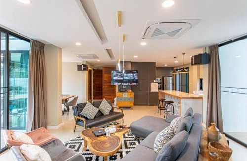 San Sai House | Private Pool Villa 6 Bedroom - Yard Cottage Chiang Mai
