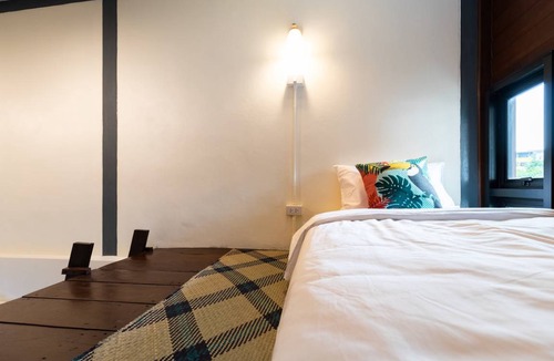 Thon Buri Resort | Private room ∙ 3 guests