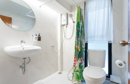 Thon Buri Resort | Private room ∙ 3 guests