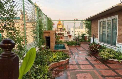 Rong Muang Hostel | Private rooms in Phatumwan Chula near Samyan, Chinatown, Jay-o Siam center, Central world middle of Bangkok