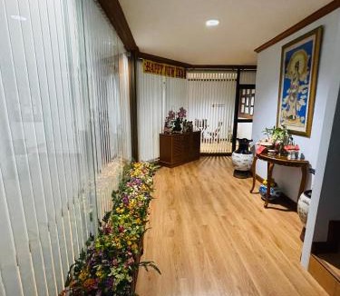Rong Muang Hostel | Private rooms in Phatumwan Chula near Samyan, Chinatown, Jay-o Siam center, Central world middle of Bangkok