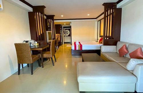 Puk Tian Hostel | Puektian Seaview Studio Pool