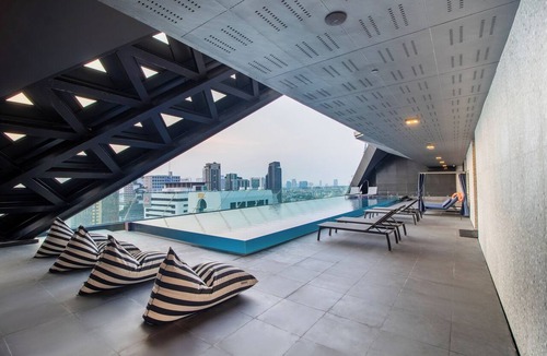 Thanon Phaya Thai Hotel | QUEENSLAND HOTEL BANGKOK