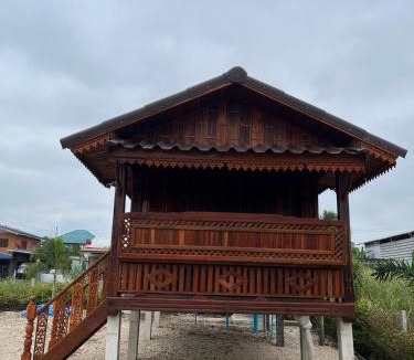 K. Wang Sombun House | Rachatadapa Village