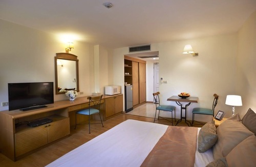Lat Yao Hotel | Ravipha Residences