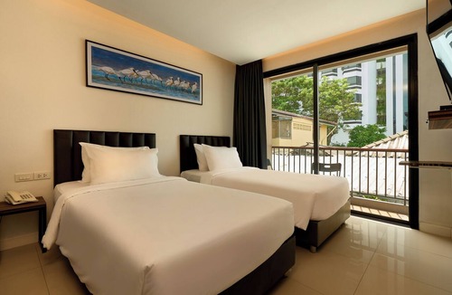 Wat Sam Phraya Hotel | Red Door