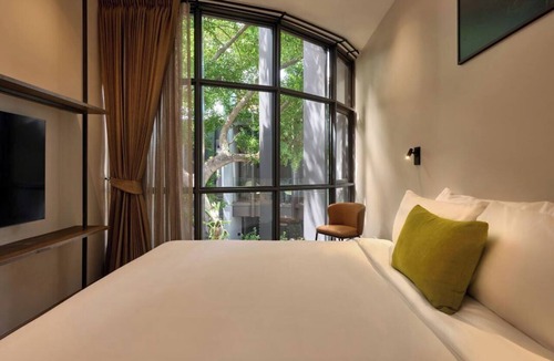 Wat Sam Phraya Hotel | Red Door