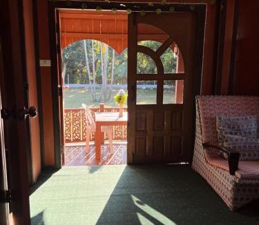 San Pa Thong House | Regal Eagle Guesthouse -Thai House and Garden