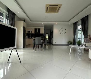 Nong Chaeng Villa | Relaxing 2BR Pool Villa I Smart TV I Fast Internet