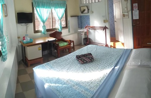 Bang Phra Bed & Breakfast | Residence House