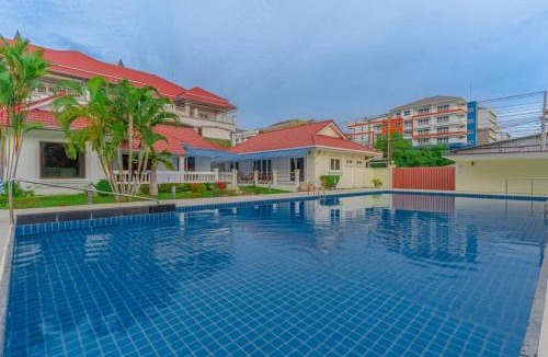 Pratumnak Hill Villa | Resort 1-Huge Pool, BBQ, 300m-Beach, 8 mins to Walking Street