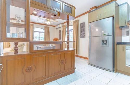 Pratumnak Hill Villa | Resort 3-2BR Huge Pool, BBQ, 300m-Beach, 8 mins to Walking Street