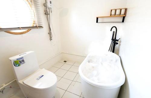 Khao Takiab Villa | RIM HuaHin Villa By RoomQuest