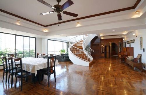 Khlong Ton Sai House | Rooftop Paradise & Koi Pond-6BR Hideaway@Icon Siam