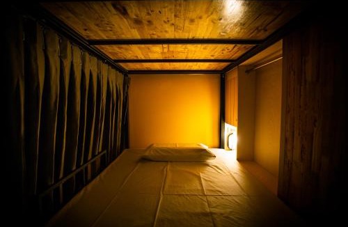 Pom Prap Hostel | Room 22 Hostel