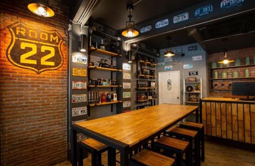 Pom Prap Hostel | Room 22 Hostel