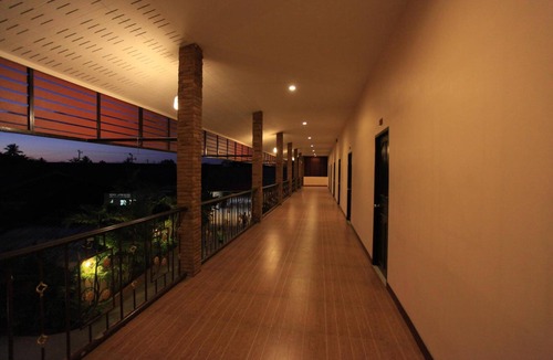 Chumphon Hotel | Room Place