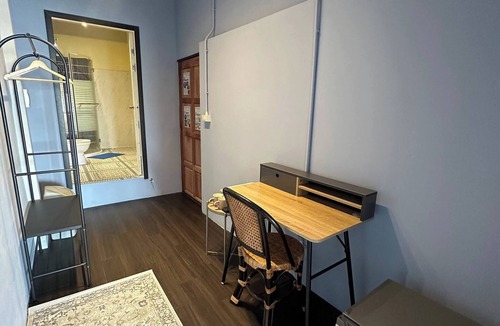 Wang Burapha Phirom House | Room With a Temple View