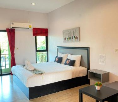 Phanat Nikhom Hotel | RoomQuest Chonburi Phanat Nikhom
