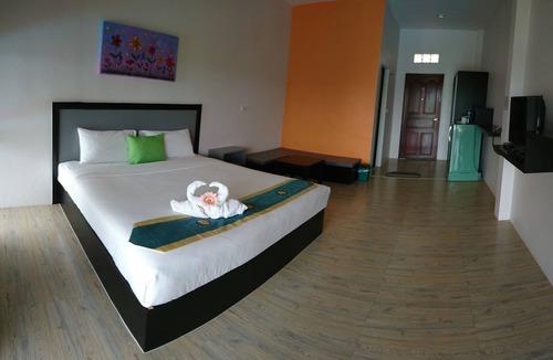 Phanat Nikhom Hotel | RoomQuest Chonburi Phanat Nikhom