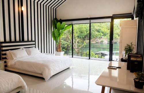 Tha Kradan Hotel | S-Cape at Rim Khwae