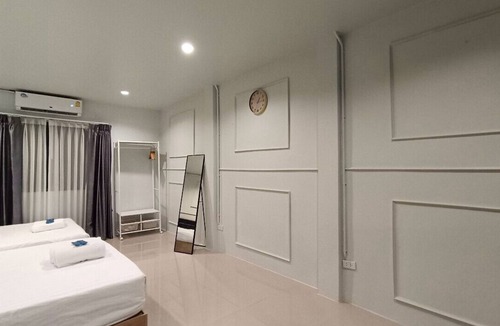 Phra Khanong Nuea House | S81 10mins BTS Skytrain Onnut station Free wi-fi 7-11