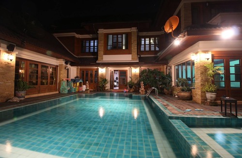 Doi Saket House | Salted pool luxury country villa near Bosang & Hot Springs with airport services