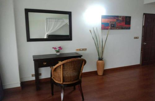 Tha Thaewawong Apartment | Sandy Home