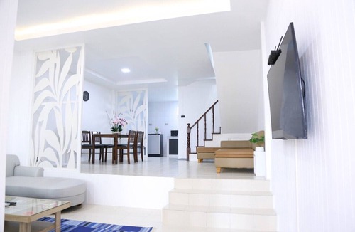 Sam Wa Tawan Ok House | Sawasdee,Free Wifi,Large home, near Don Mueang Airport,Occupy the whole house.