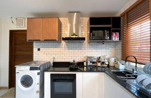 Thep Kasattri Apartment | SB Thalang House