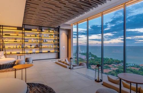Pratumnak Hill Apartment | Sea View At The Beach Front - Breathtaking View