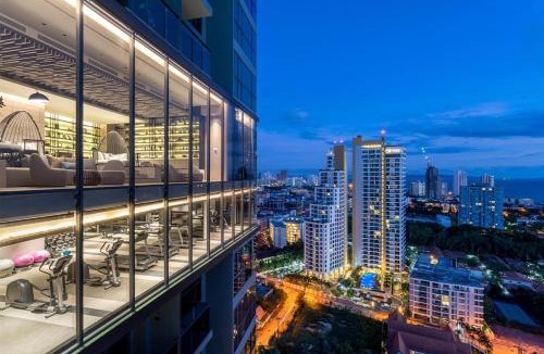 Pratumnak Hill Apartment | Sea View Large Luxury Space For Comfort and Joy